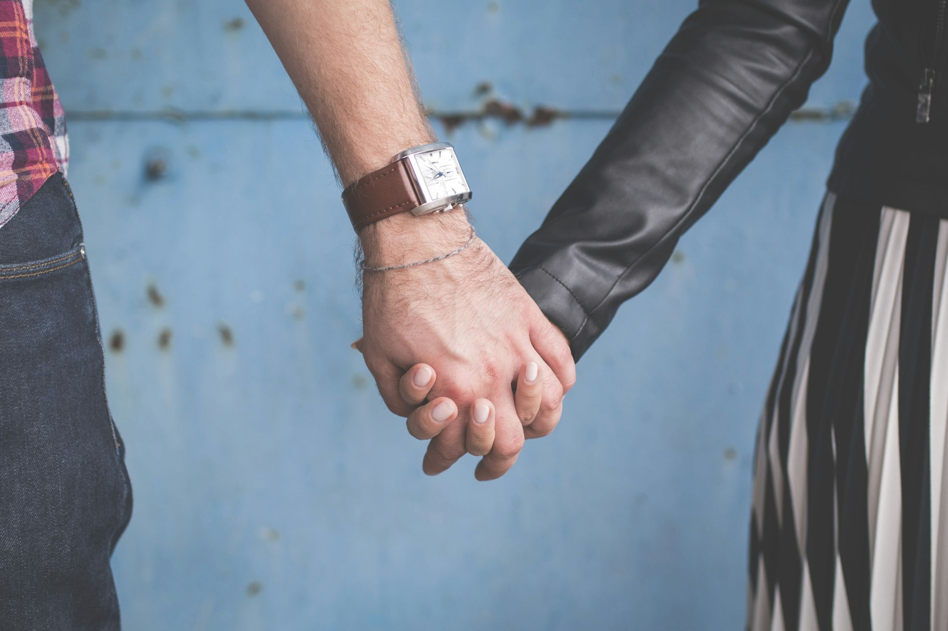 Man and woman holding hands after meeting online